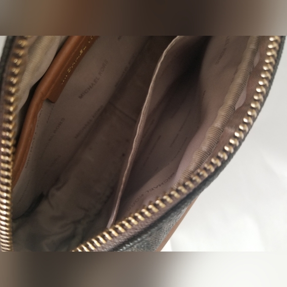 ❌ Sold ❌ Michael Kors crossbody - Picture 8 of 8